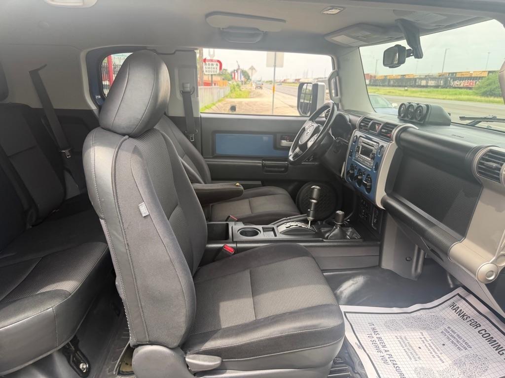 Toyota FJ Cruiser 4WD MT 2012