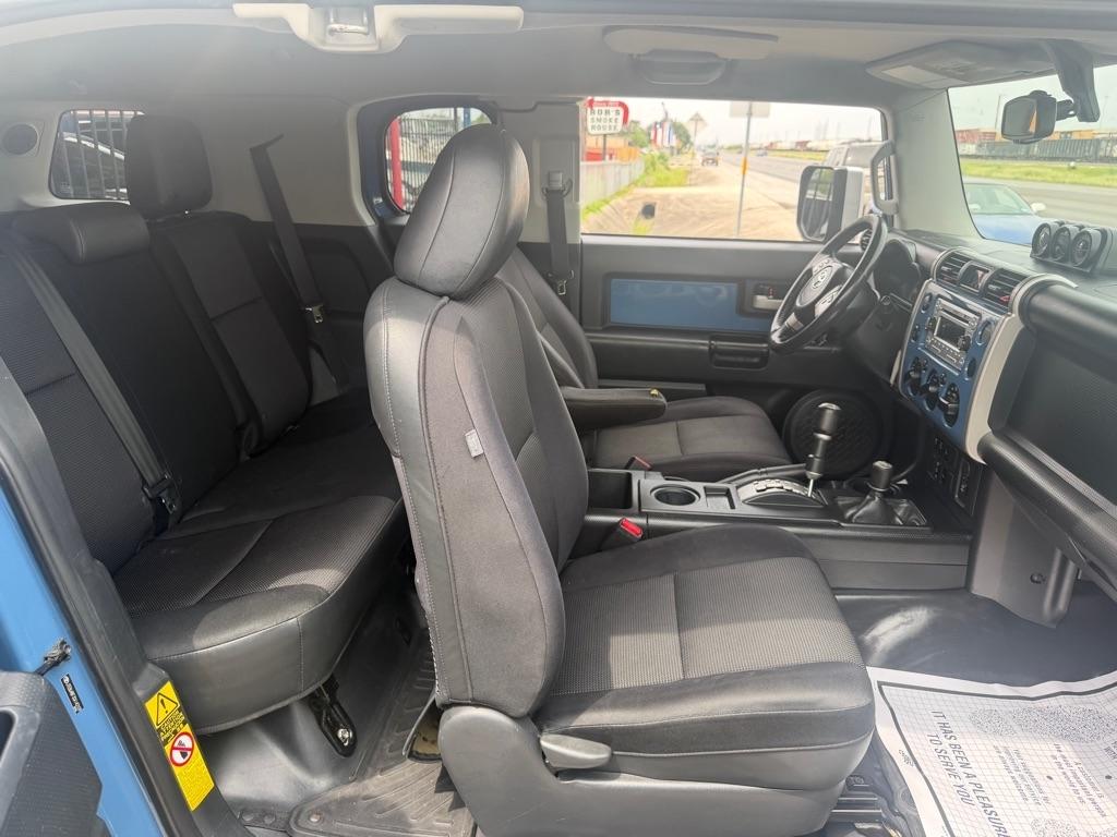 Toyota FJ Cruiser 4WD MT 2012
