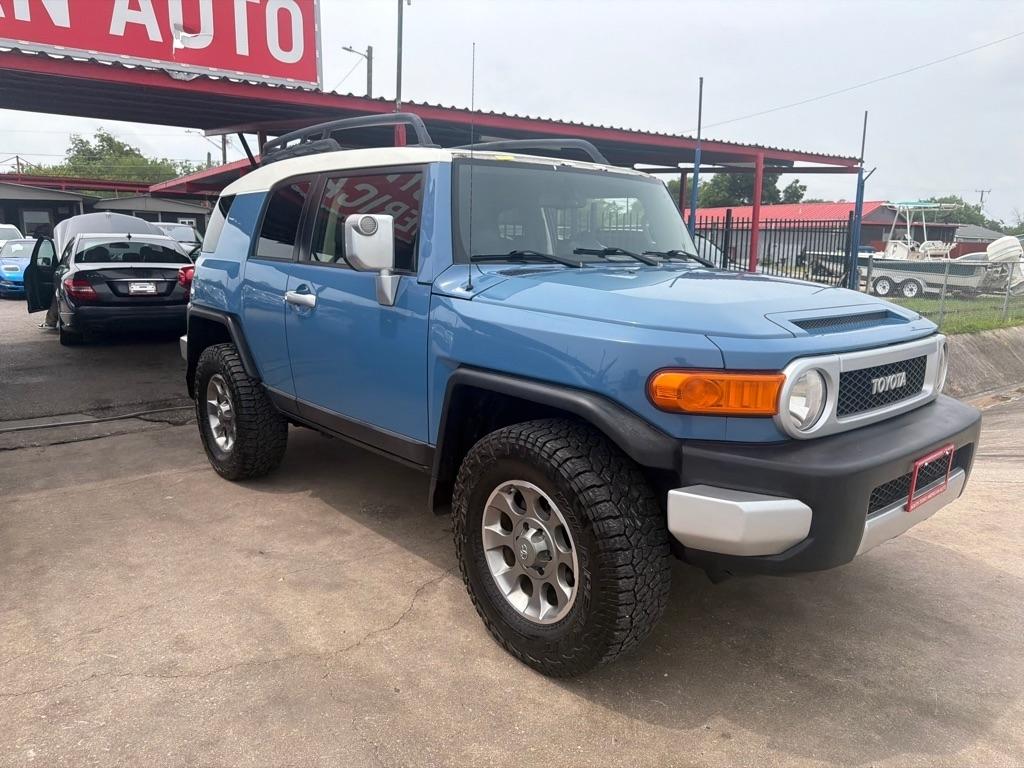 Toyota FJ Cruiser 4WD MT 2012