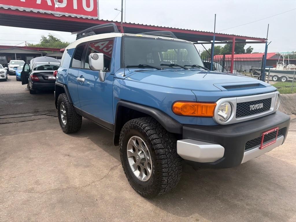 Toyota FJ Cruiser 4WD MT 2012