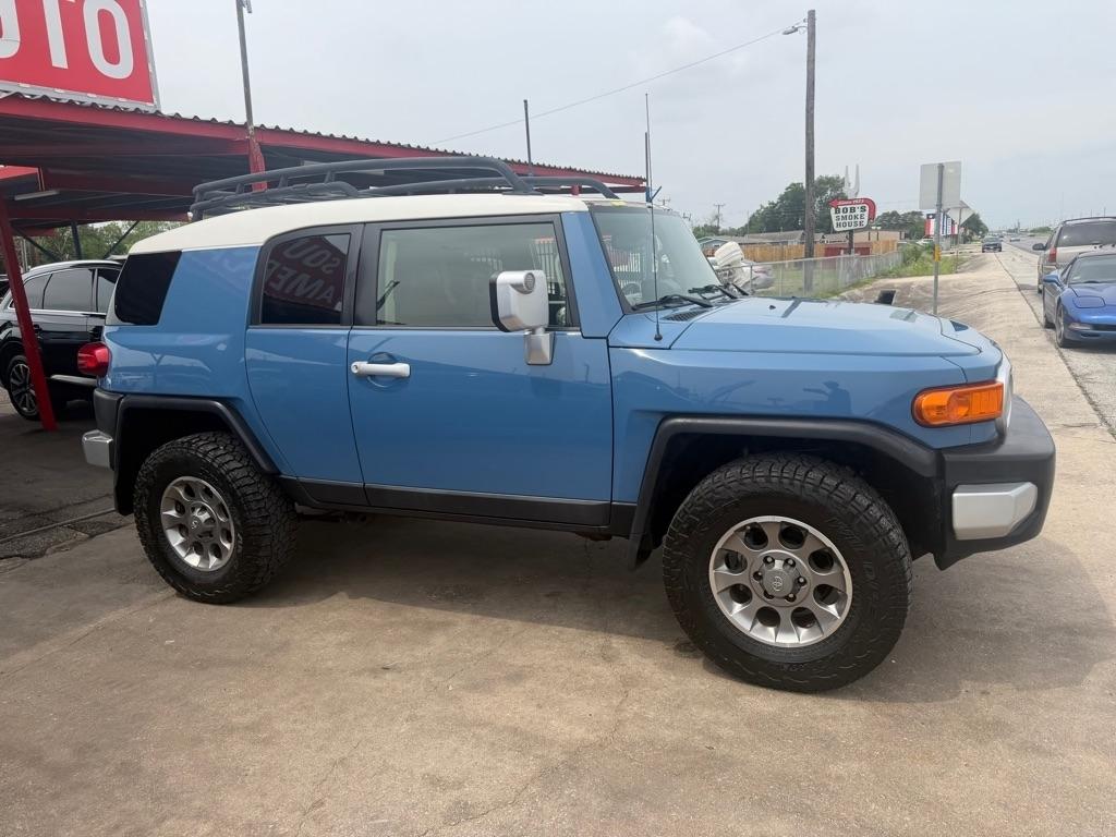 Toyota FJ Cruiser 4WD MT 2012