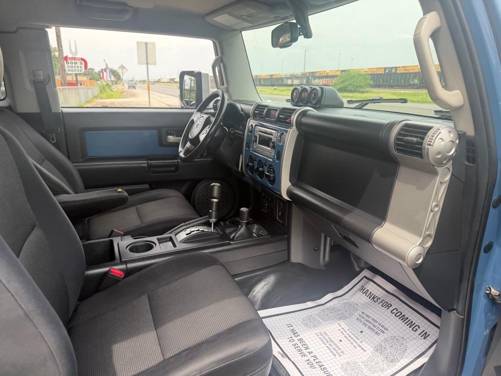Toyota FJ Cruiser 4WD MT 2012