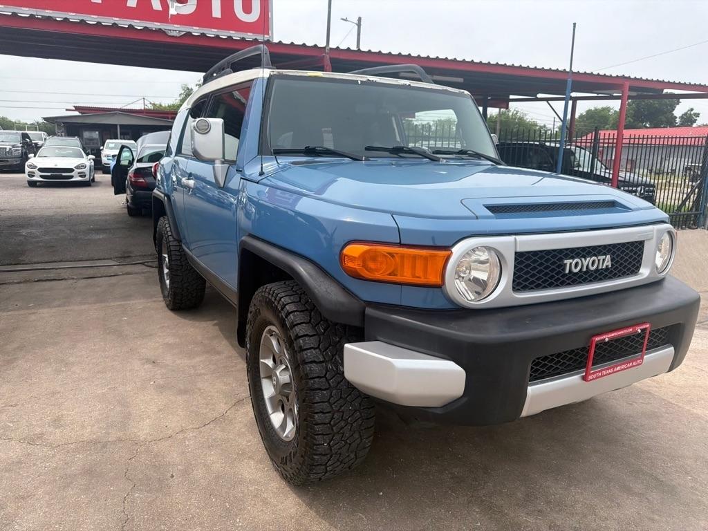 Toyota FJ Cruiser 4WD MT 2012