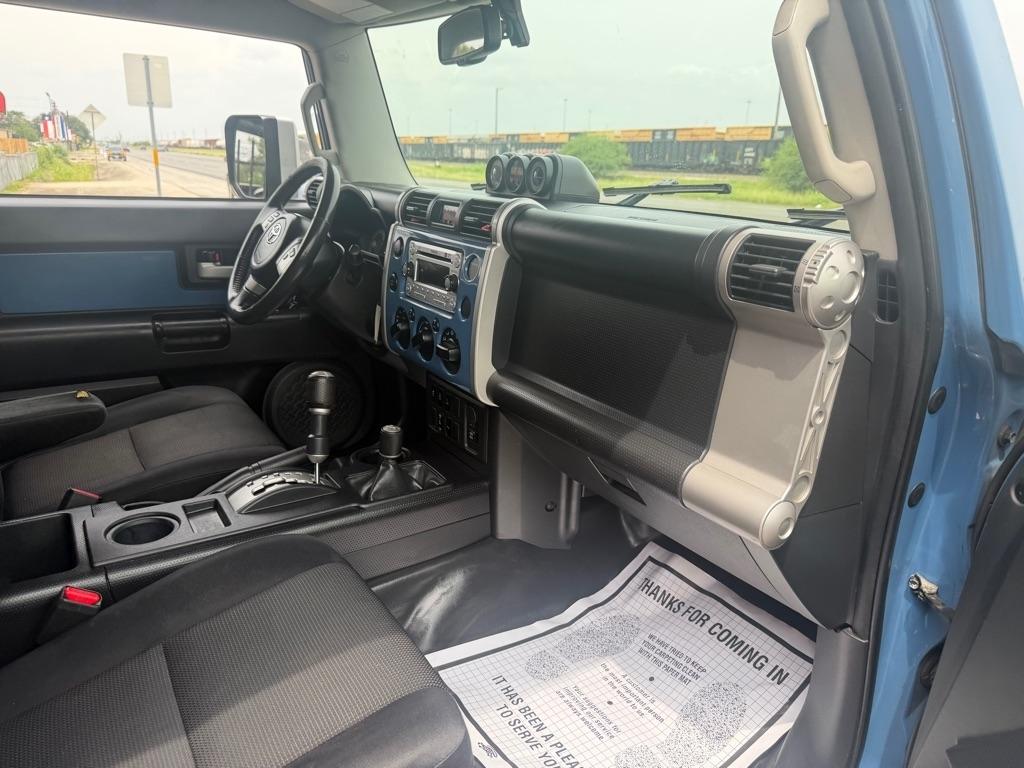 Toyota FJ Cruiser 4WD MT 2012