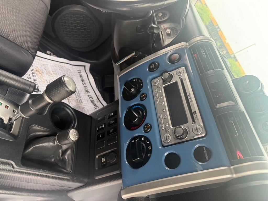 Toyota FJ Cruiser 4WD MT 2012