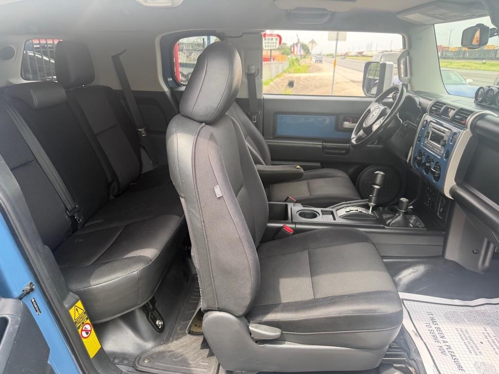 Toyota FJ Cruiser 4WD MT 2012