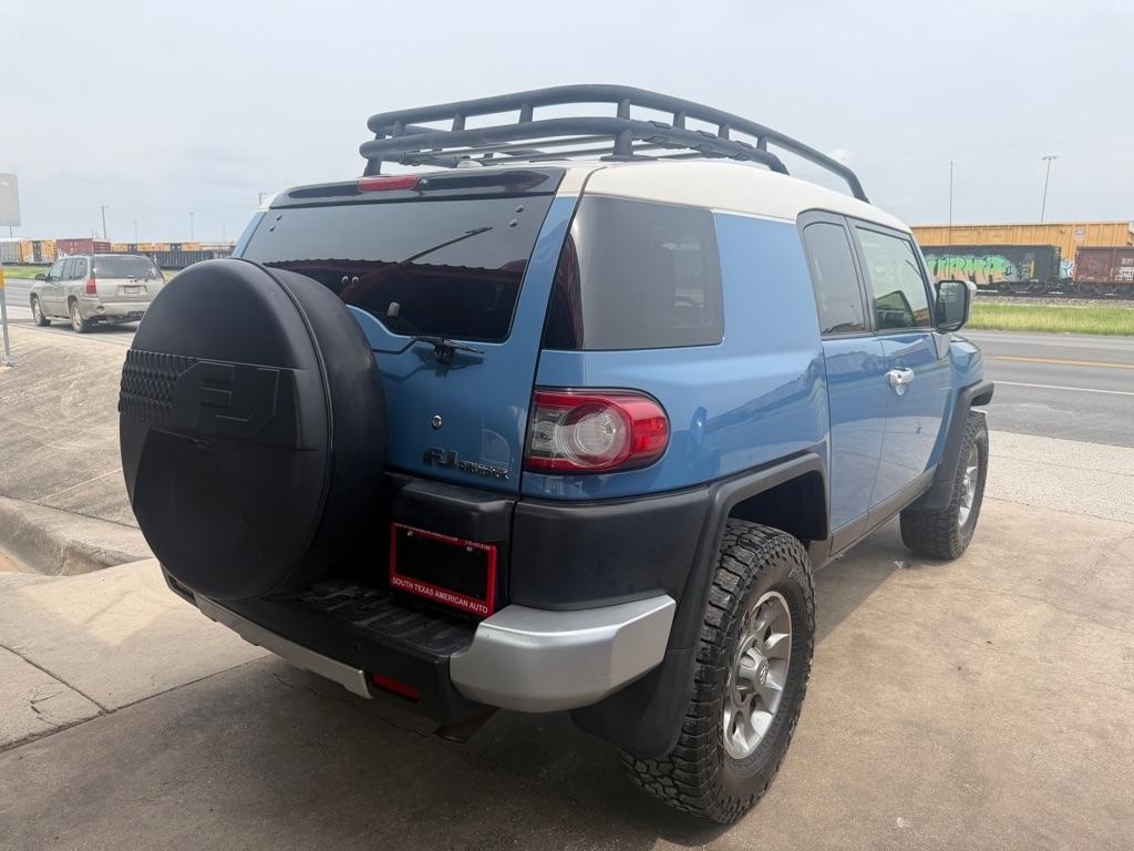 Toyota FJ Cruiser 4WD MT 2012