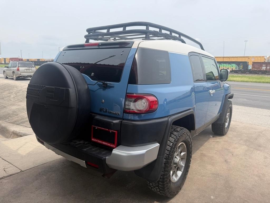 Toyota FJ Cruiser 4WD MT 2012
