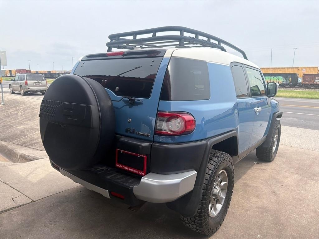 Toyota FJ Cruiser 4WD MT 2012