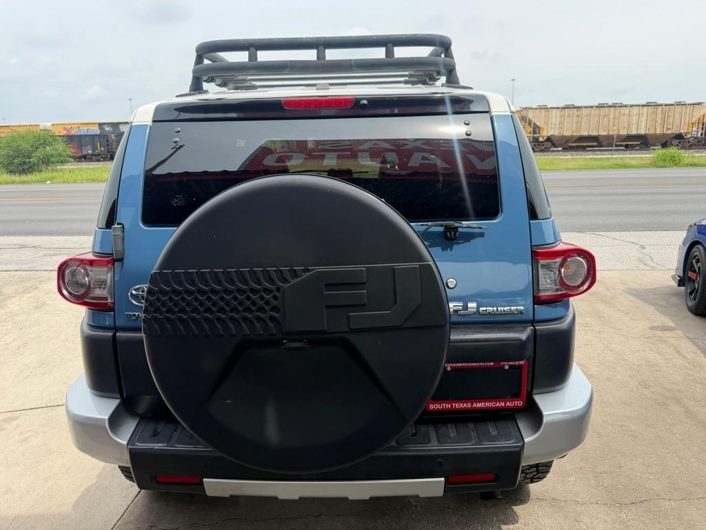 Toyota FJ Cruiser 4WD MT 2012