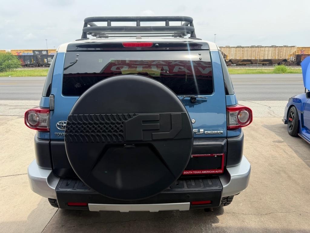 Toyota FJ Cruiser 4WD MT 2012