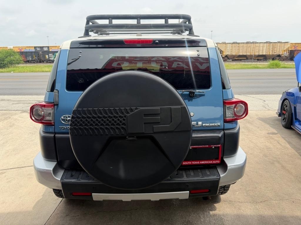 Toyota FJ Cruiser 4WD MT 2012