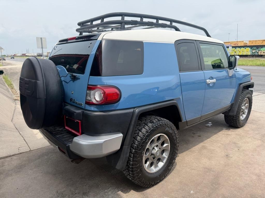 Toyota FJ Cruiser 4WD MT 2012