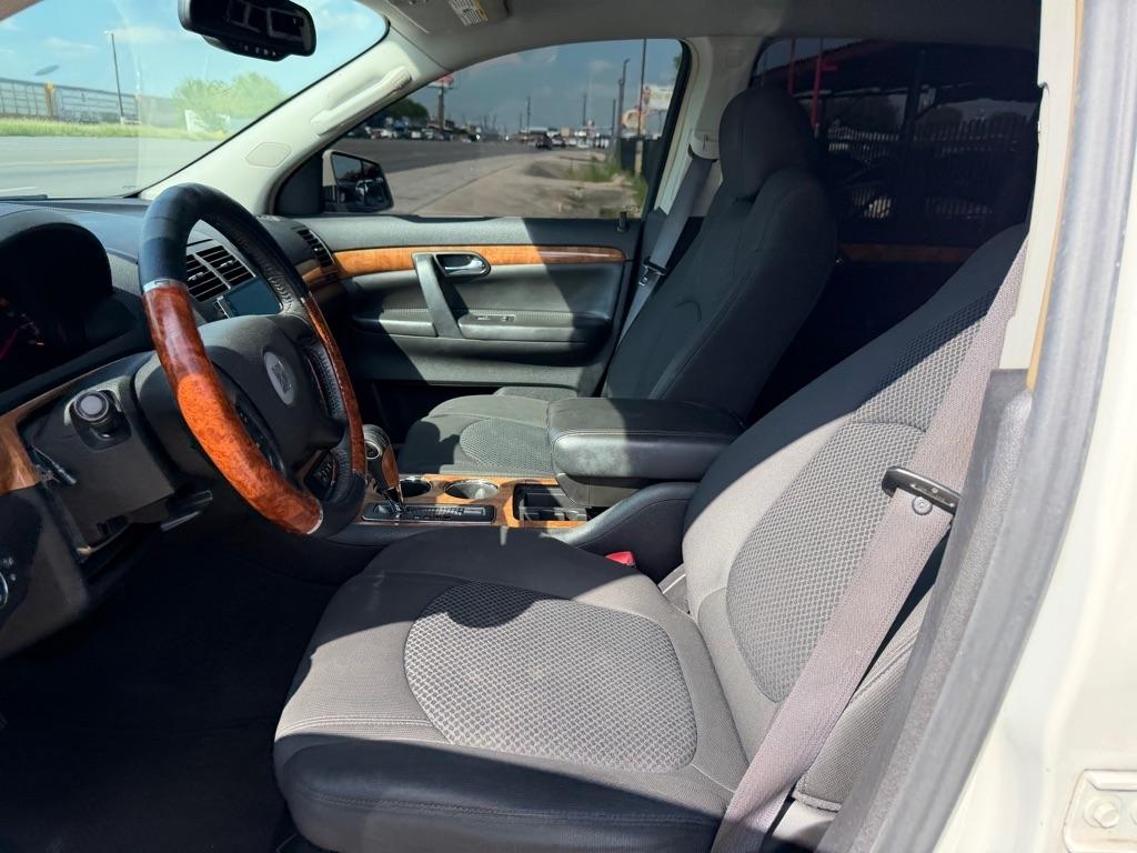Saturn Outlook XR FWD 2008