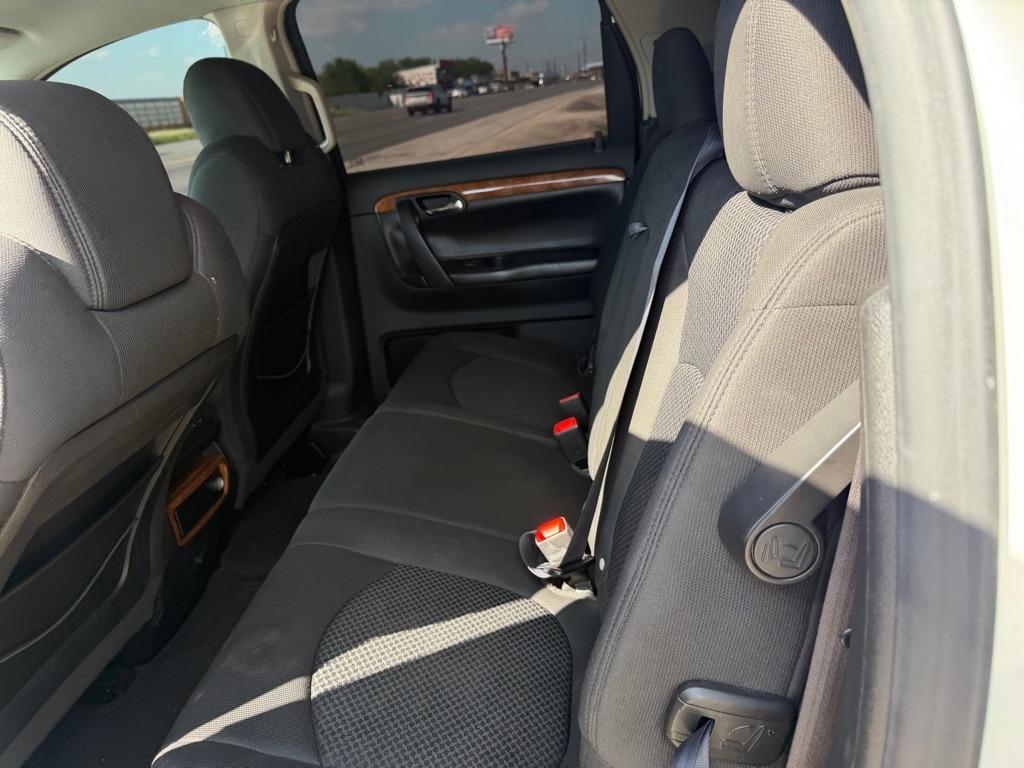 Saturn Outlook XR FWD 2008
