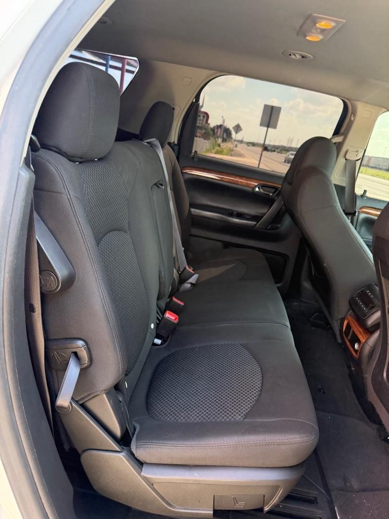 Saturn Outlook XR FWD 2008