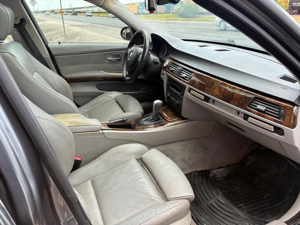 BMW 3-Series 325i Sedan 2006