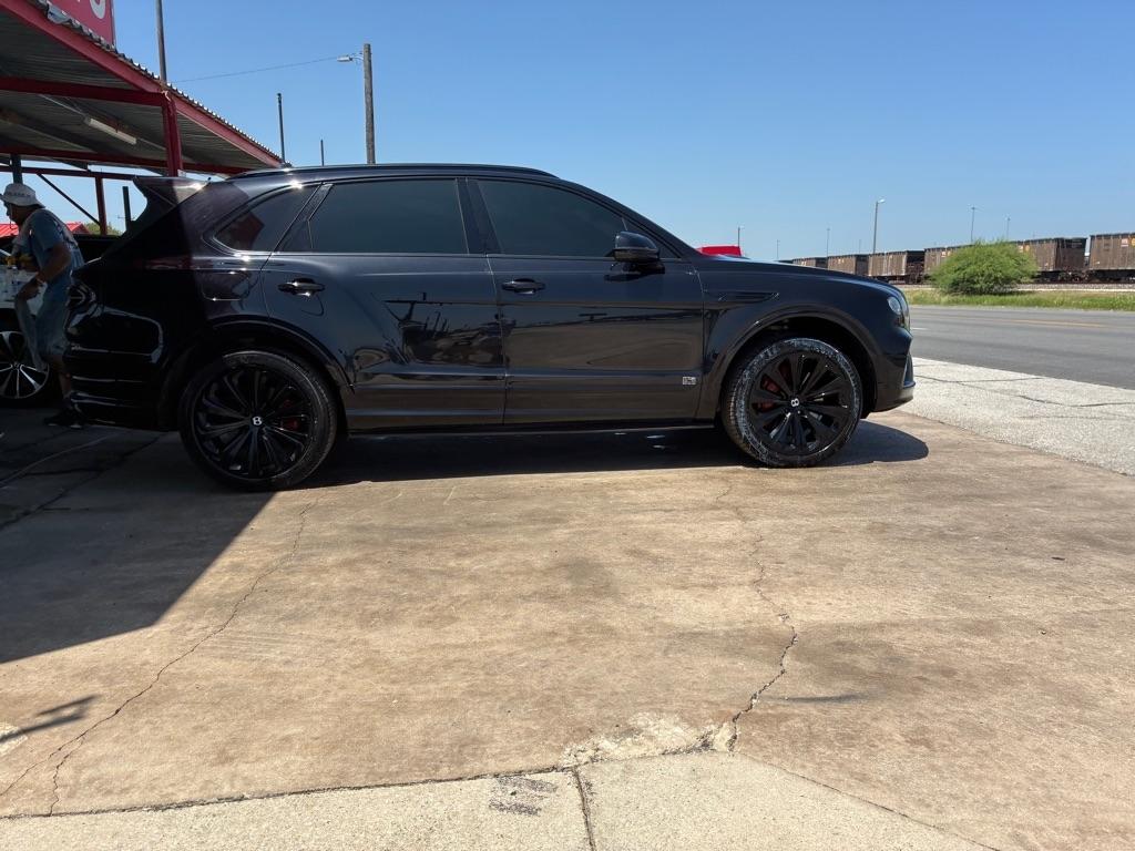 Bentley Bentayga Base 2021