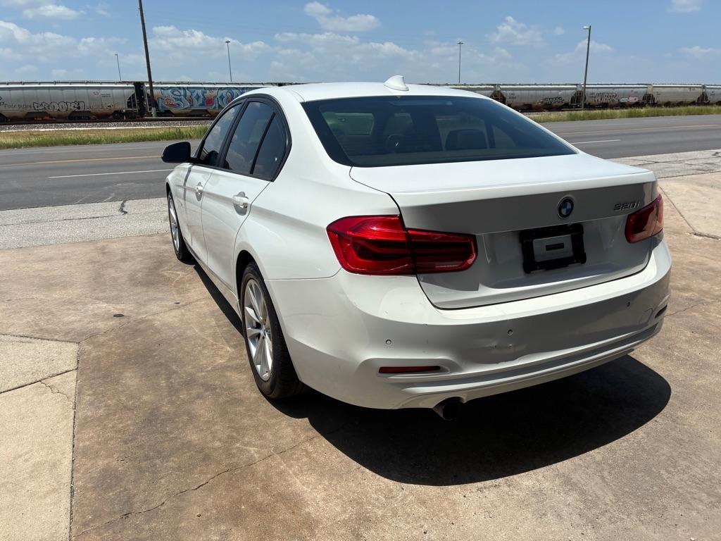 BMW 3-Series 320i Sedan 2017