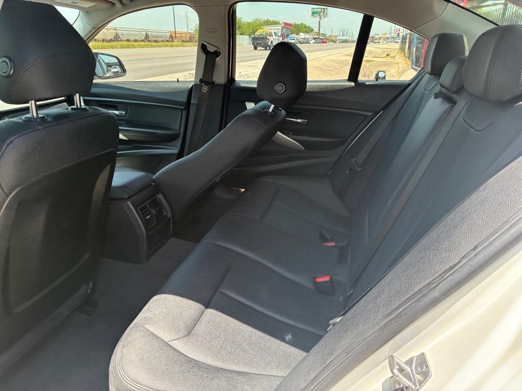 BMW 3-Series 320i Sedan 2017