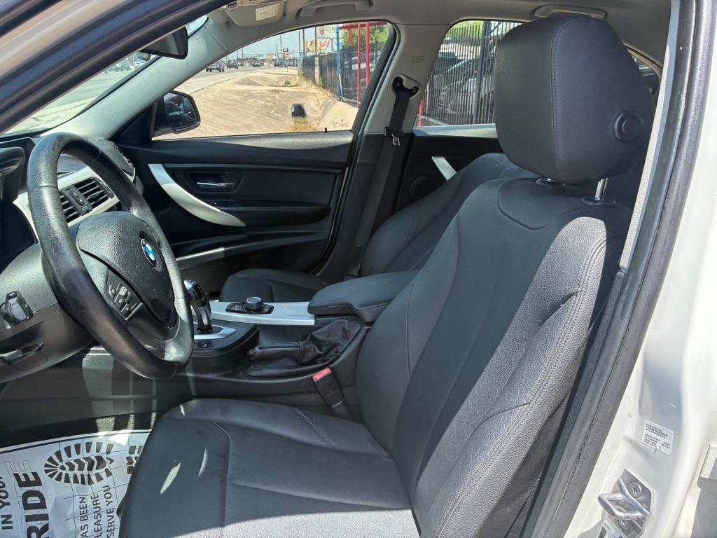 BMW 3-Series 320i Sedan 2017