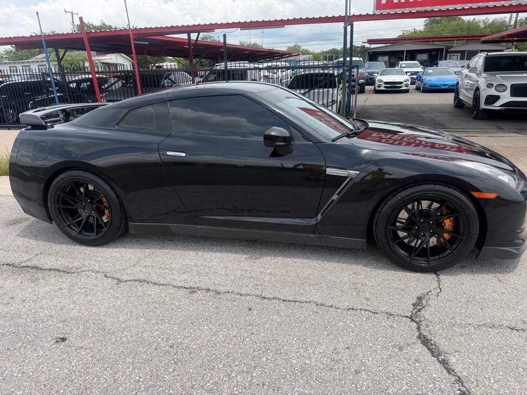 Nissan GT-R Coupe 2010