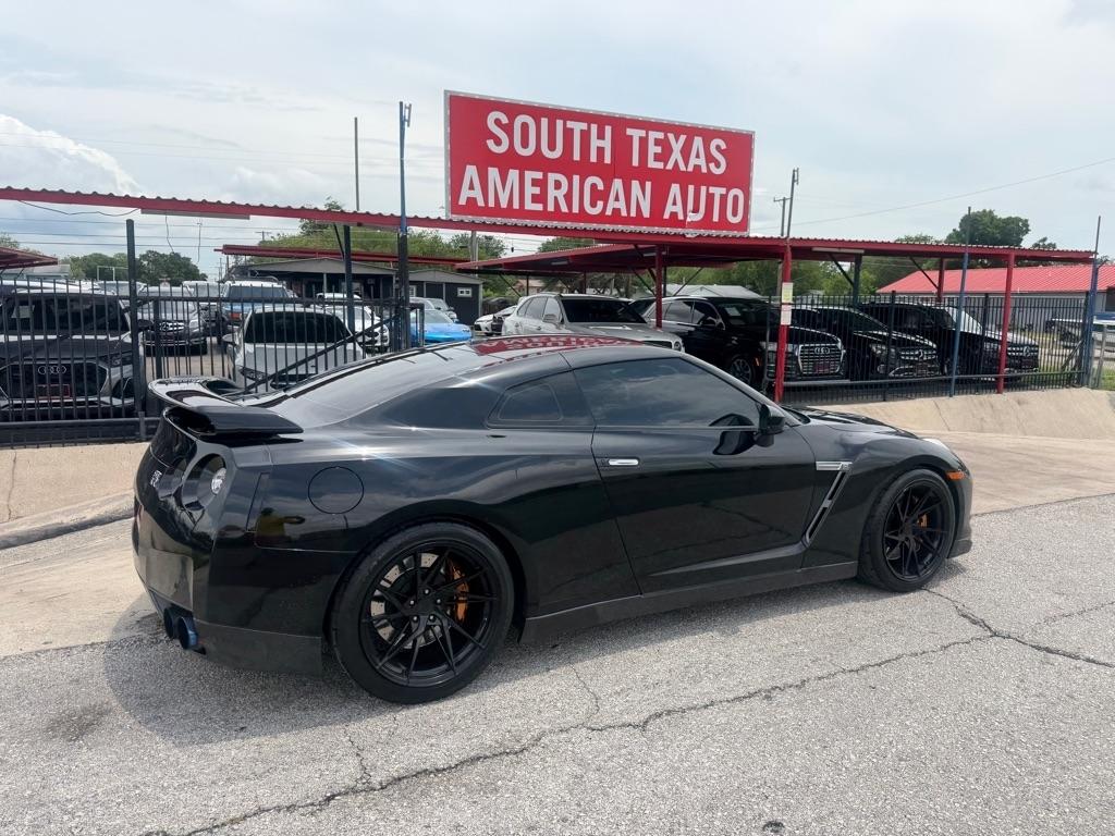 Nissan GT-R Coupe 2010