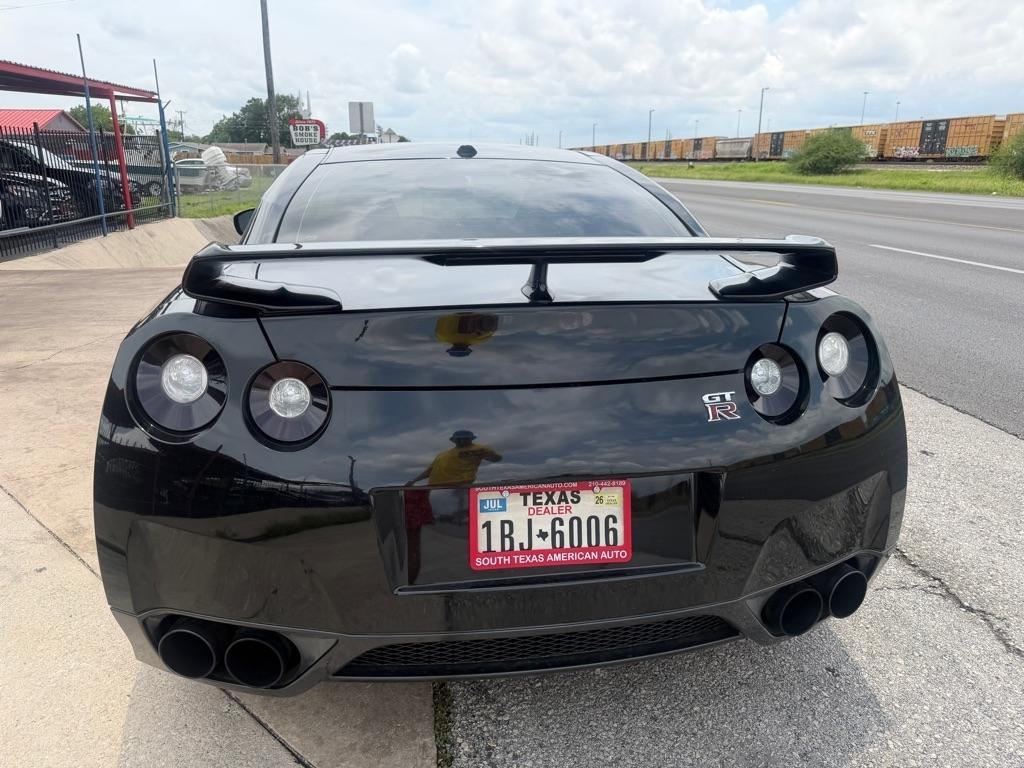 Nissan GT-R Coupe 2010