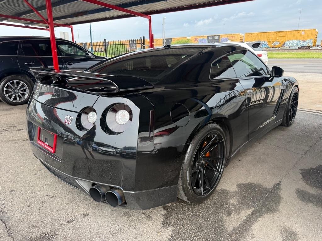 Nissan GT-R Coupe 2010