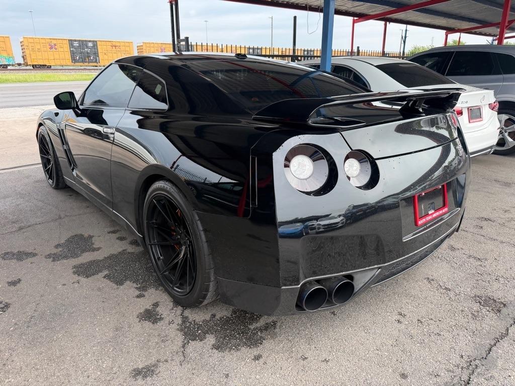 Nissan GT-R Coupe 2010
