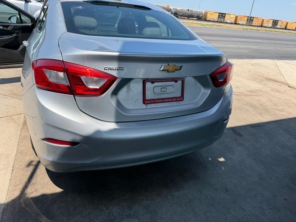 Chevrolet Cruze LS Auto 2018