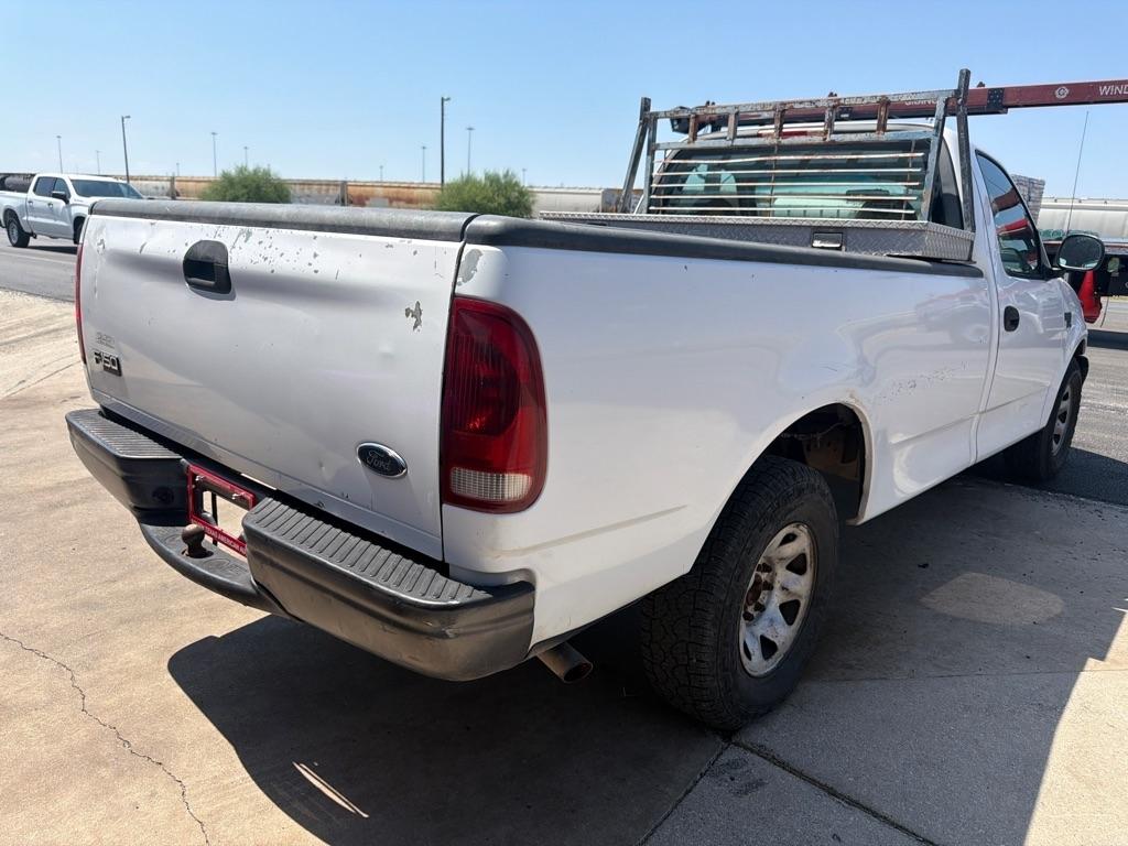 Ford F-150 XL Short Bed 2WD 2002