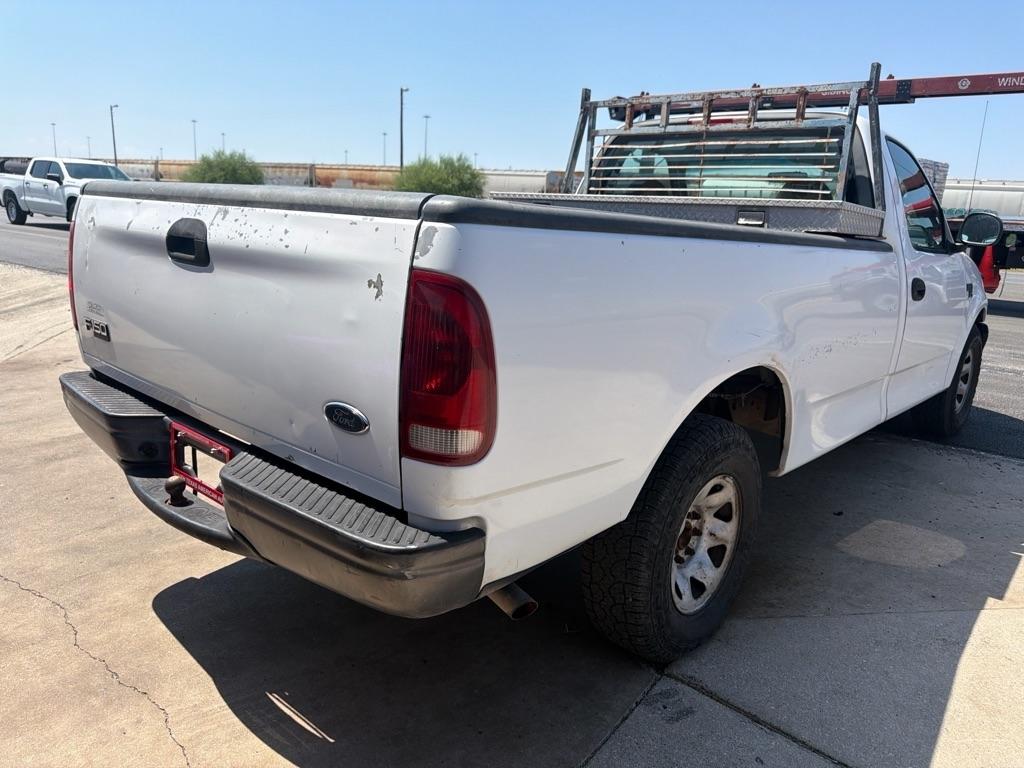 Ford F-150 XL Short Bed 2WD 2002