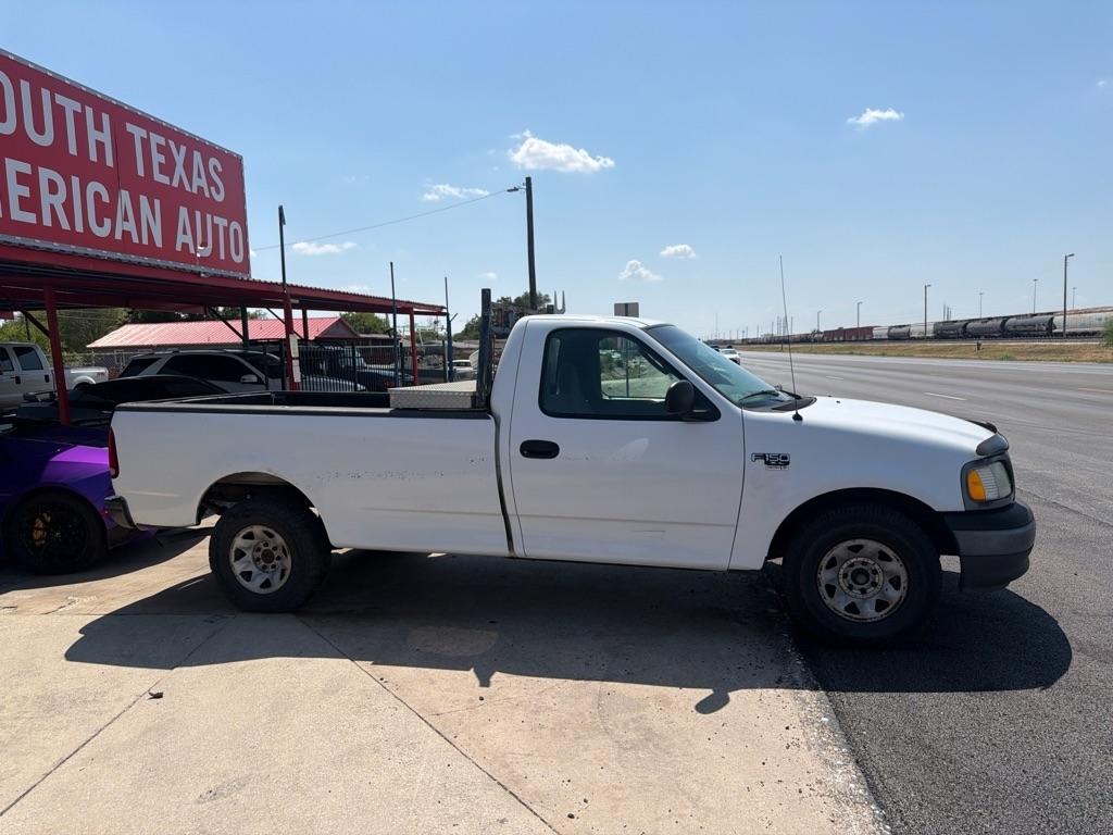 Ford F-150 XL Short Bed 2WD 2002