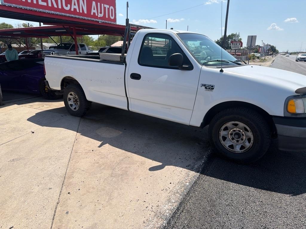 Ford F-150 XL Short Bed 2WD 2002