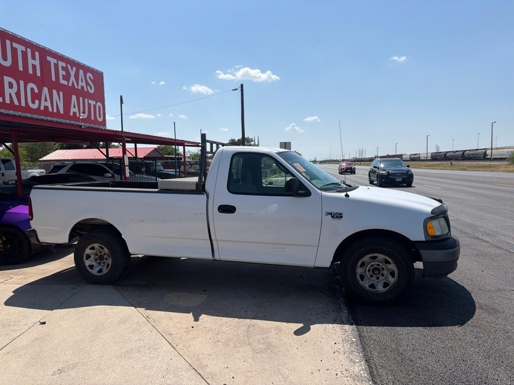 Ford F-150 XL Short Bed 2WD 2002