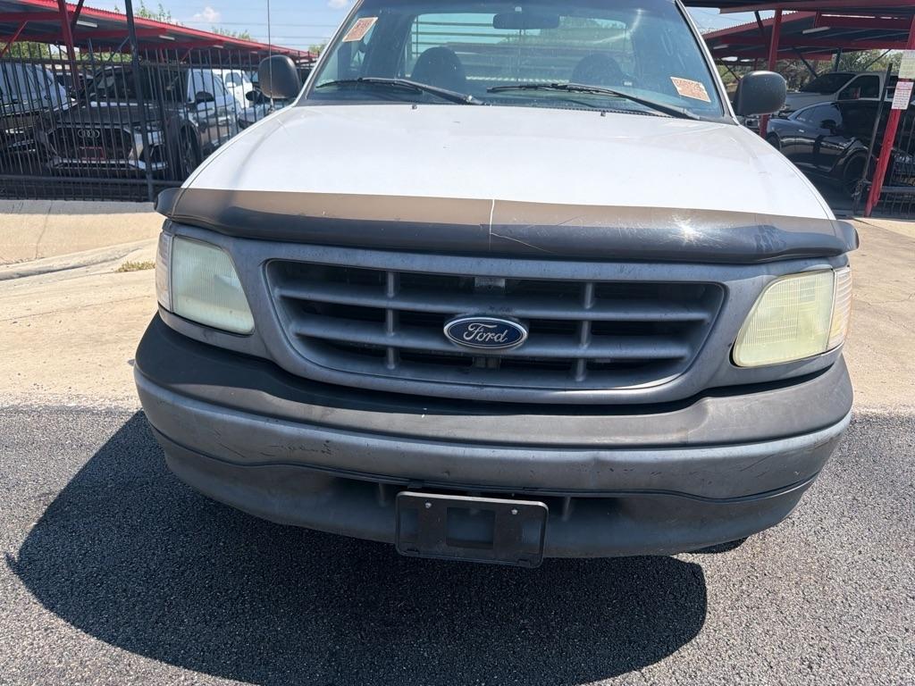 Ford F-150 XL Short Bed 2WD 2002