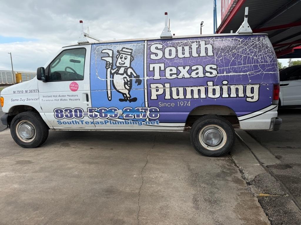Ford Econoline E-250 2005