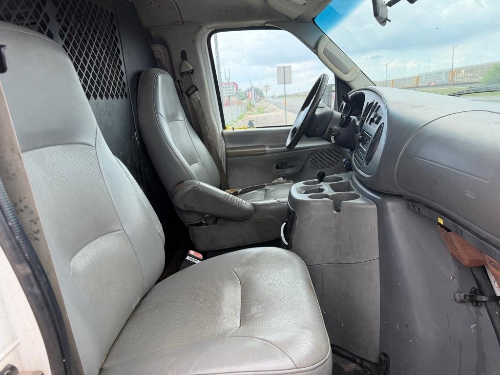 Ford Econoline E-250 2005