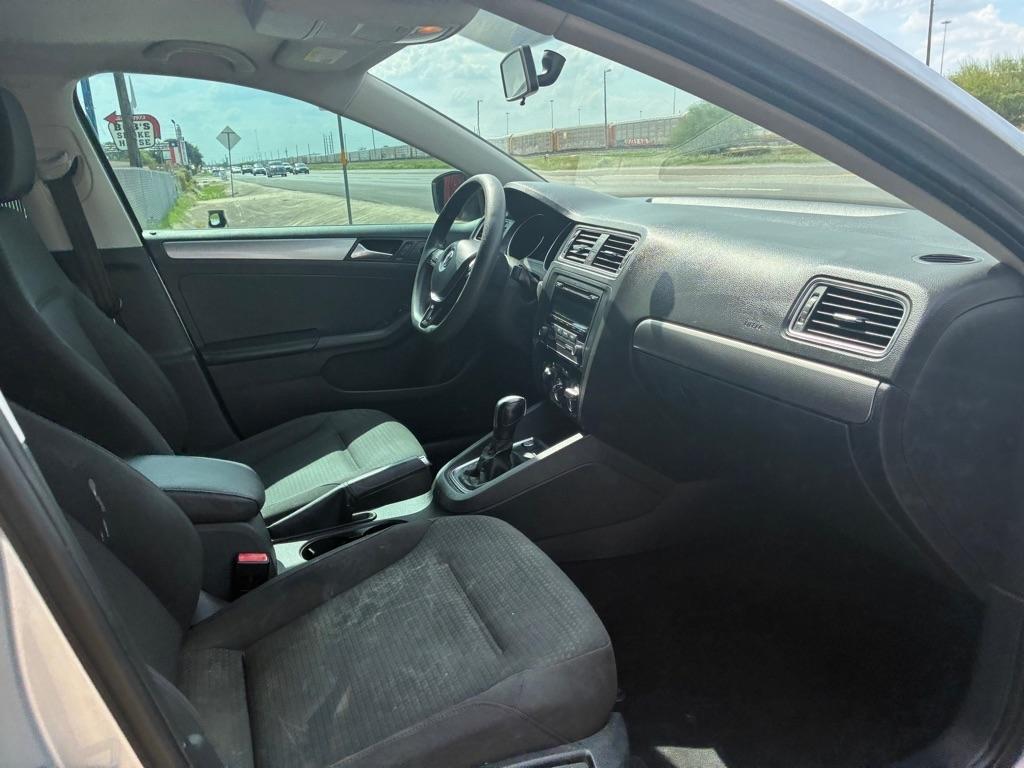 Volkswagen Jetta SE 6A 2015