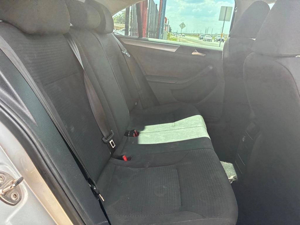 Volkswagen Jetta SE 6A 2015