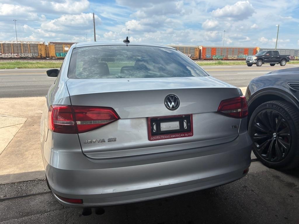 Volkswagen Jetta SE 6A 2015