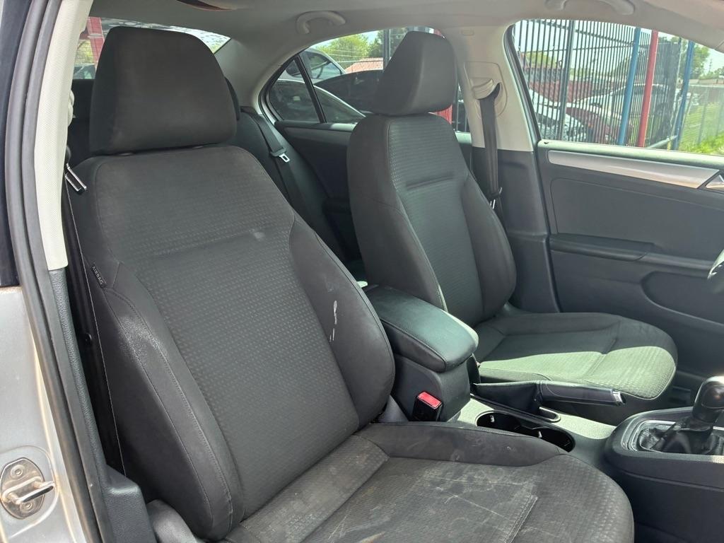 Volkswagen Jetta SE 6A 2015