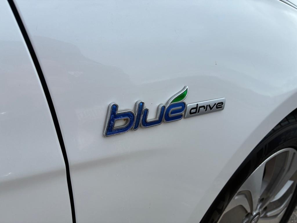 Hyundai Sonata Hybrid Sedan 2013