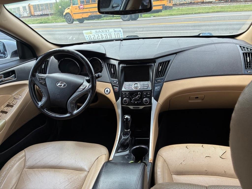 Hyundai Sonata Hybrid Sedan 2013