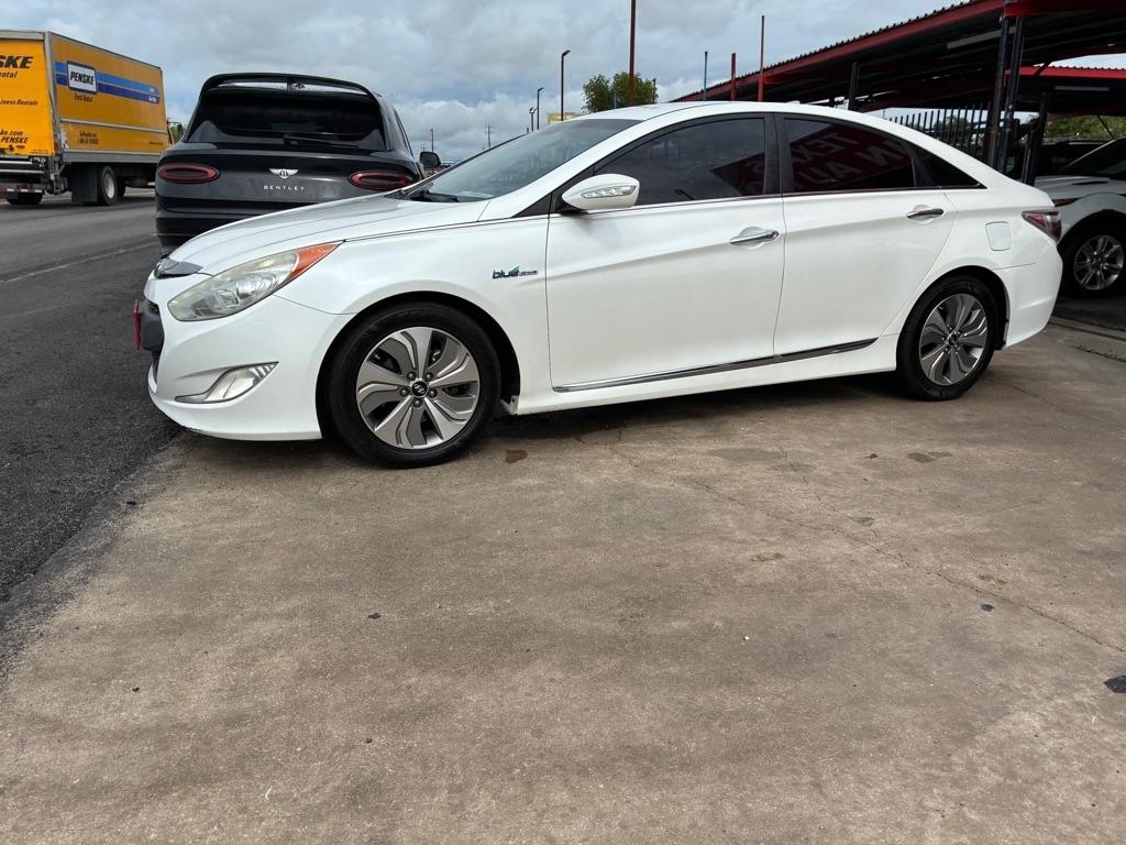 Hyundai Sonata Hybrid Sedan 2013
