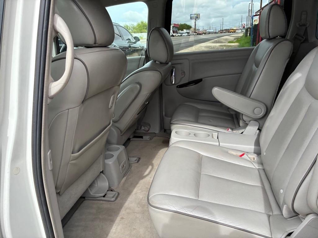 Nissan Quest photo 24
