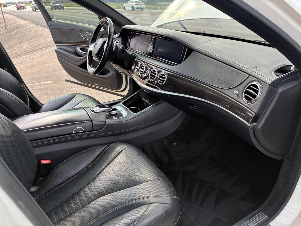 Mercedes-Benz S-Class S550 2015