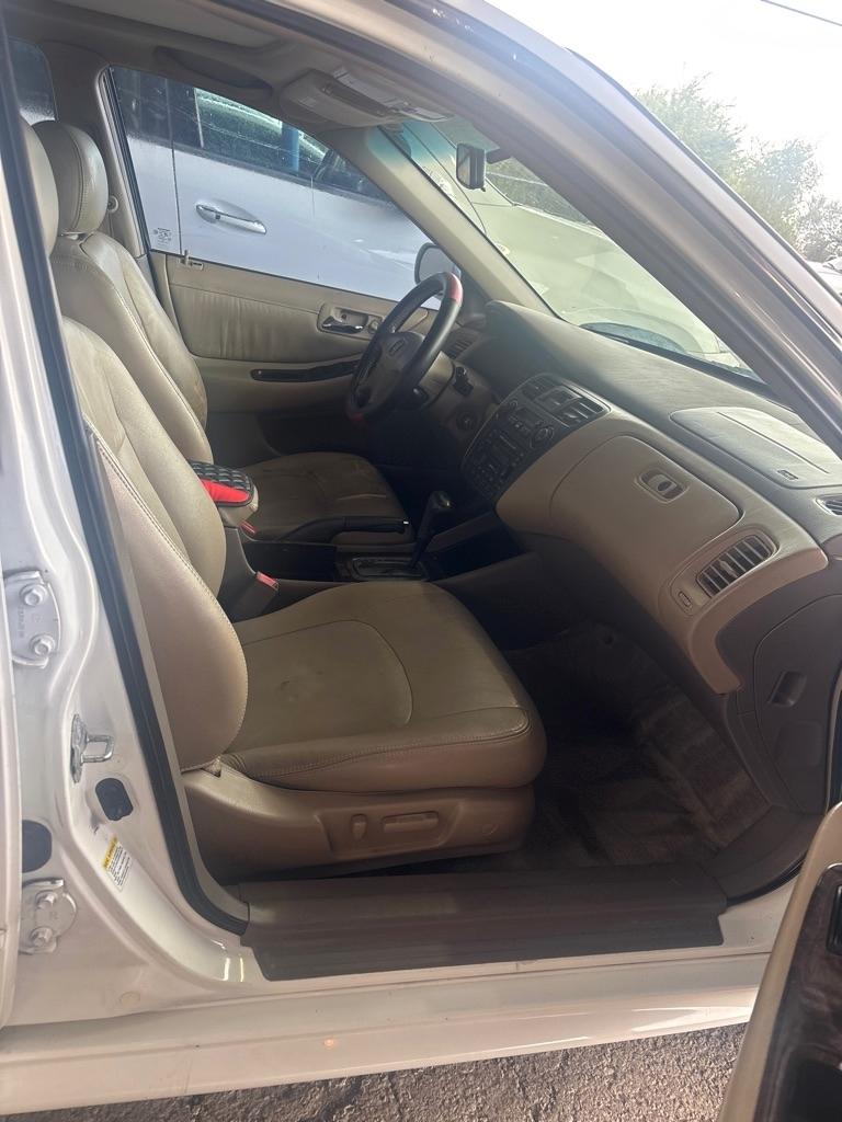 Honda Accord photo 3