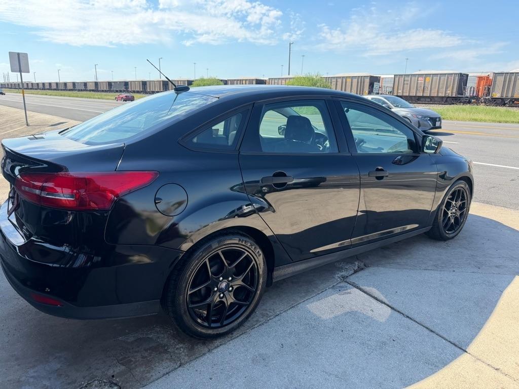 Ford Focus S Sedan 2018